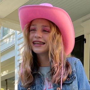 Meet your Posher, Brownette